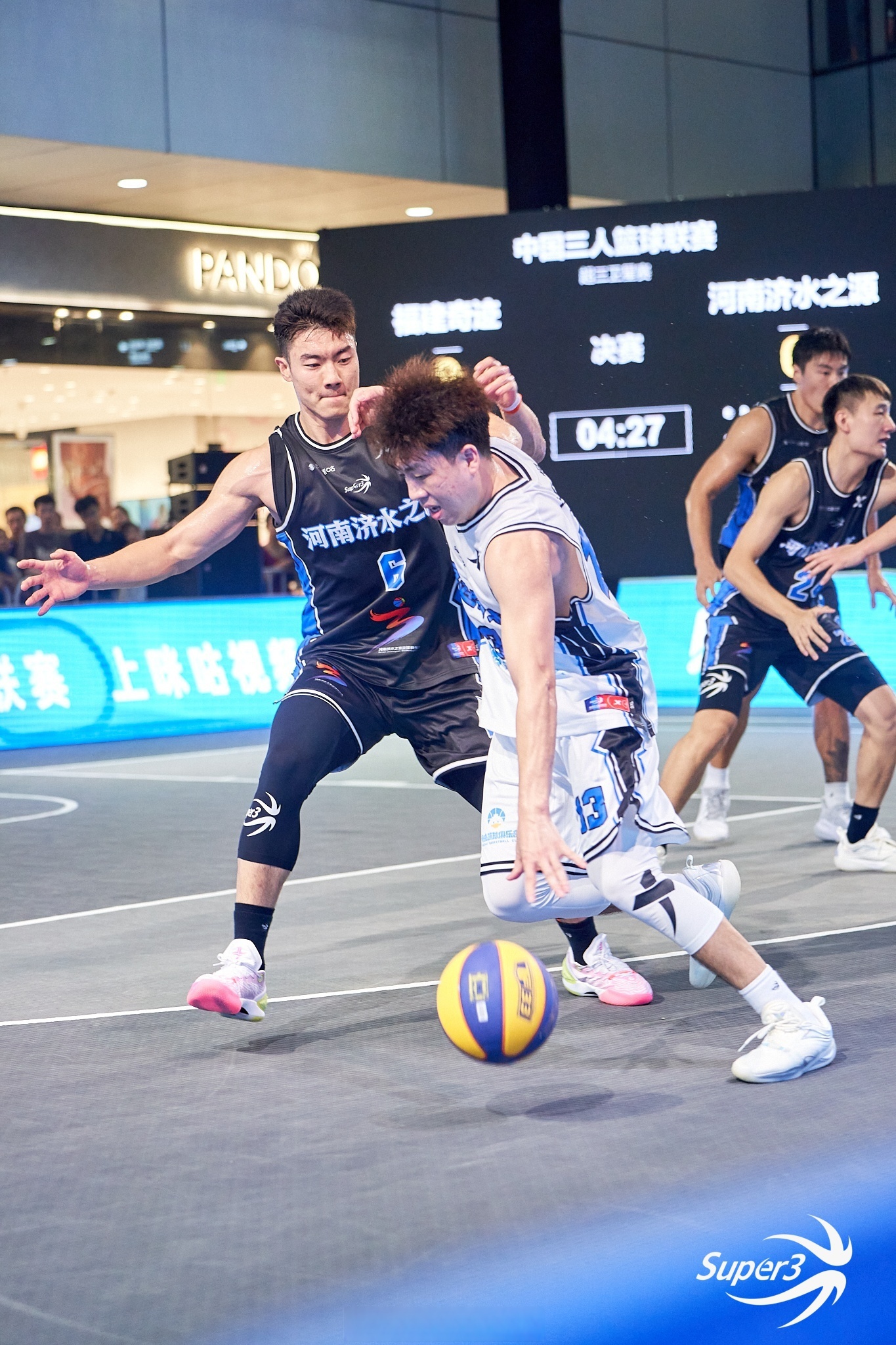 雷速体育下载-广州队鏖战掘金，张镇麟刷新纪录