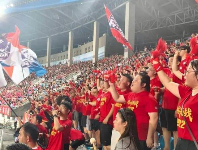 高水平对抗引爆观众热情，赛场气氛火爆