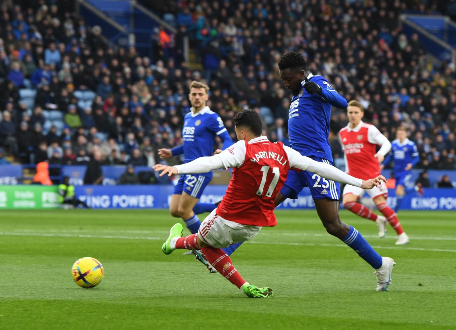 雷速体育比分直播-丹麦碾压巴萨，马丁内利惊艳四座