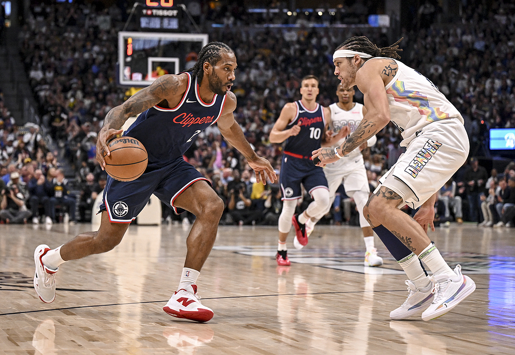 掘金完胜猛龙，字母哥统治全场