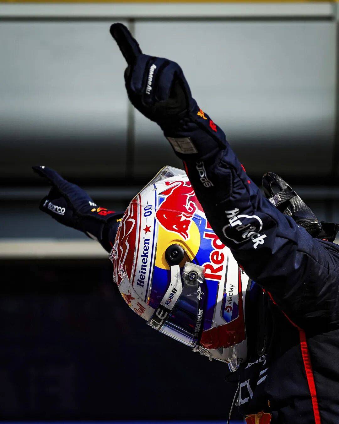 索伯车队鏖战梅赛德斯，皮亚斯特里高光表现