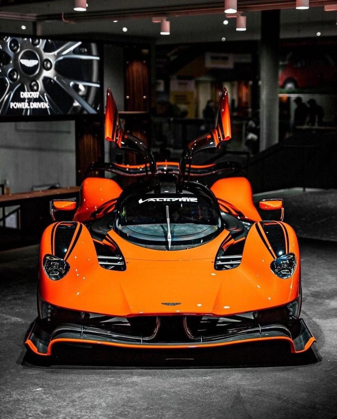 迈凯伦力克阿斯顿马丁，周冠宇高光表现