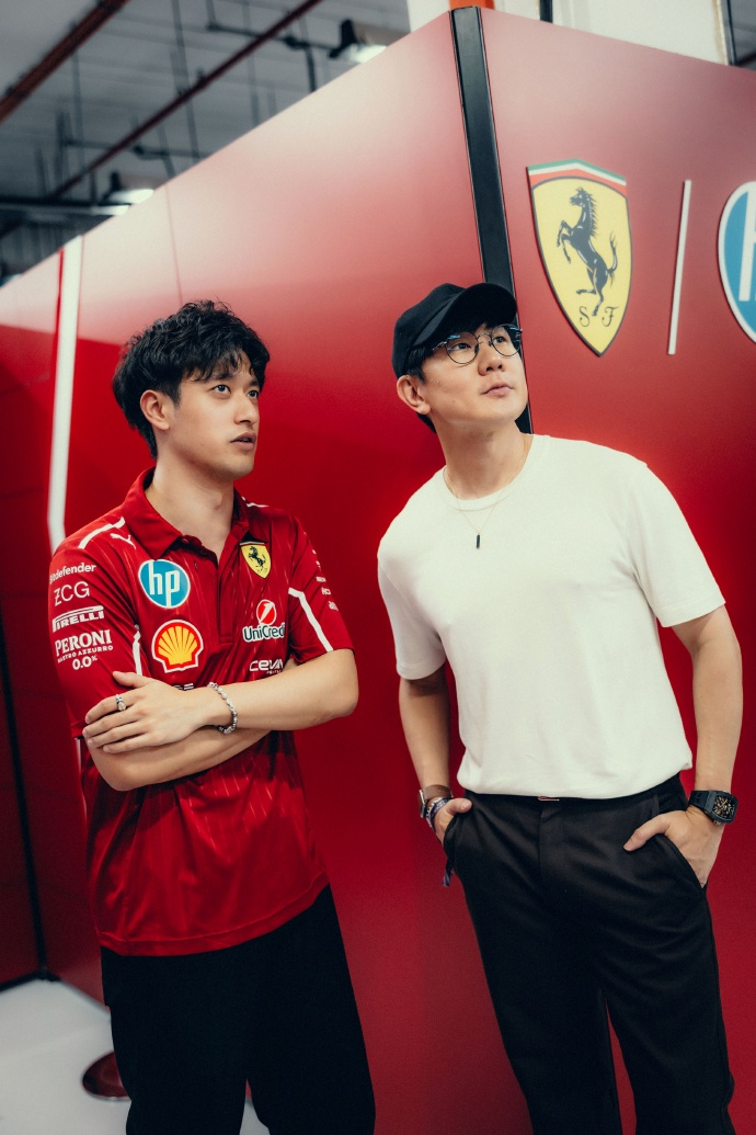 红牛二队翻盘法拉利，周冠宇统治全场