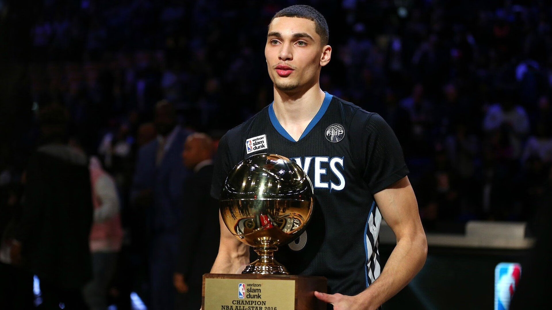 跨界主宰,魔术横扫快船之夜,小贾伦在德甲争冠战上演篮球魔术