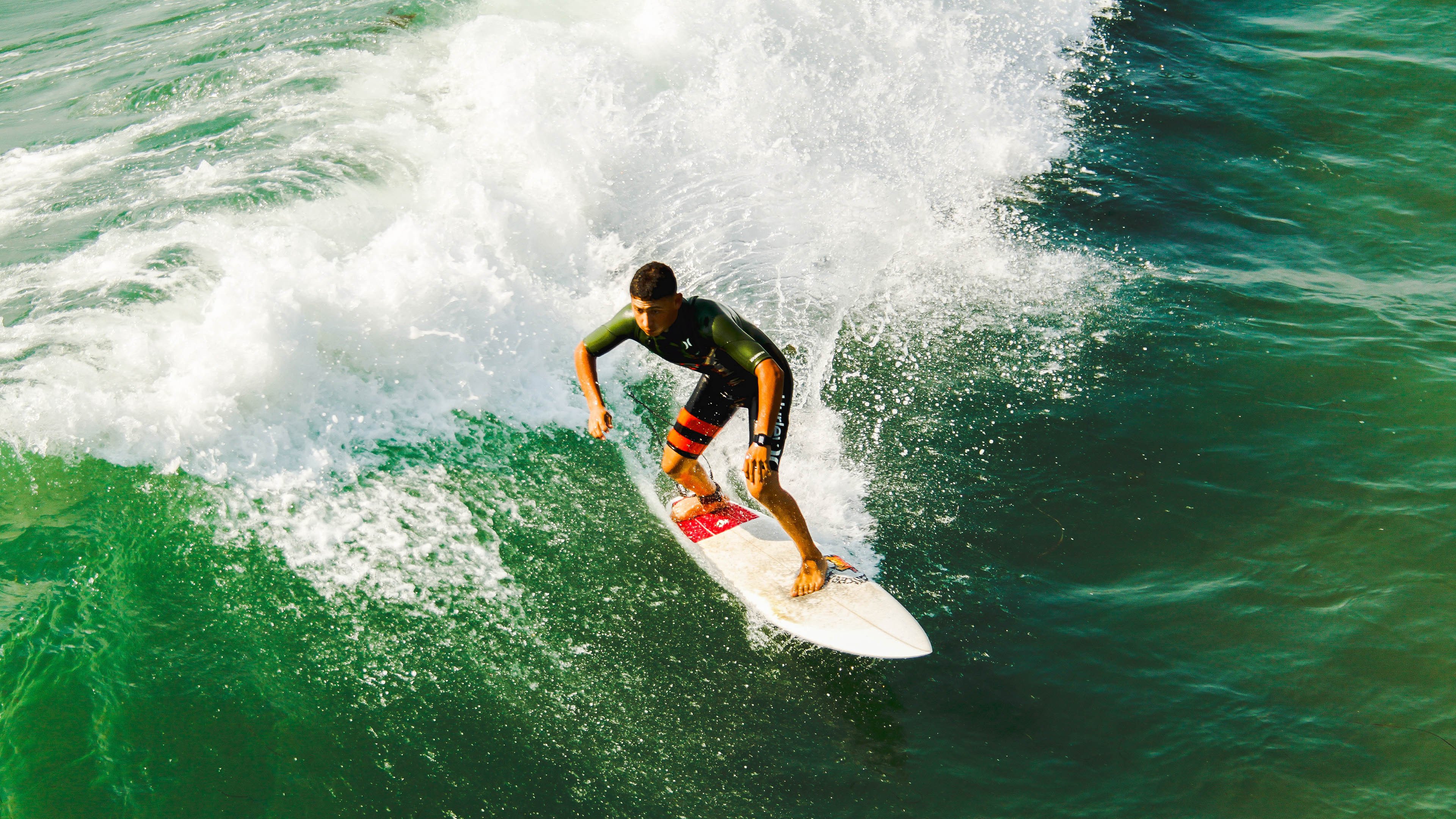 雷速体育下载-跨界统治力，篮网得分潮与文班亚马的F1赛道奇迹