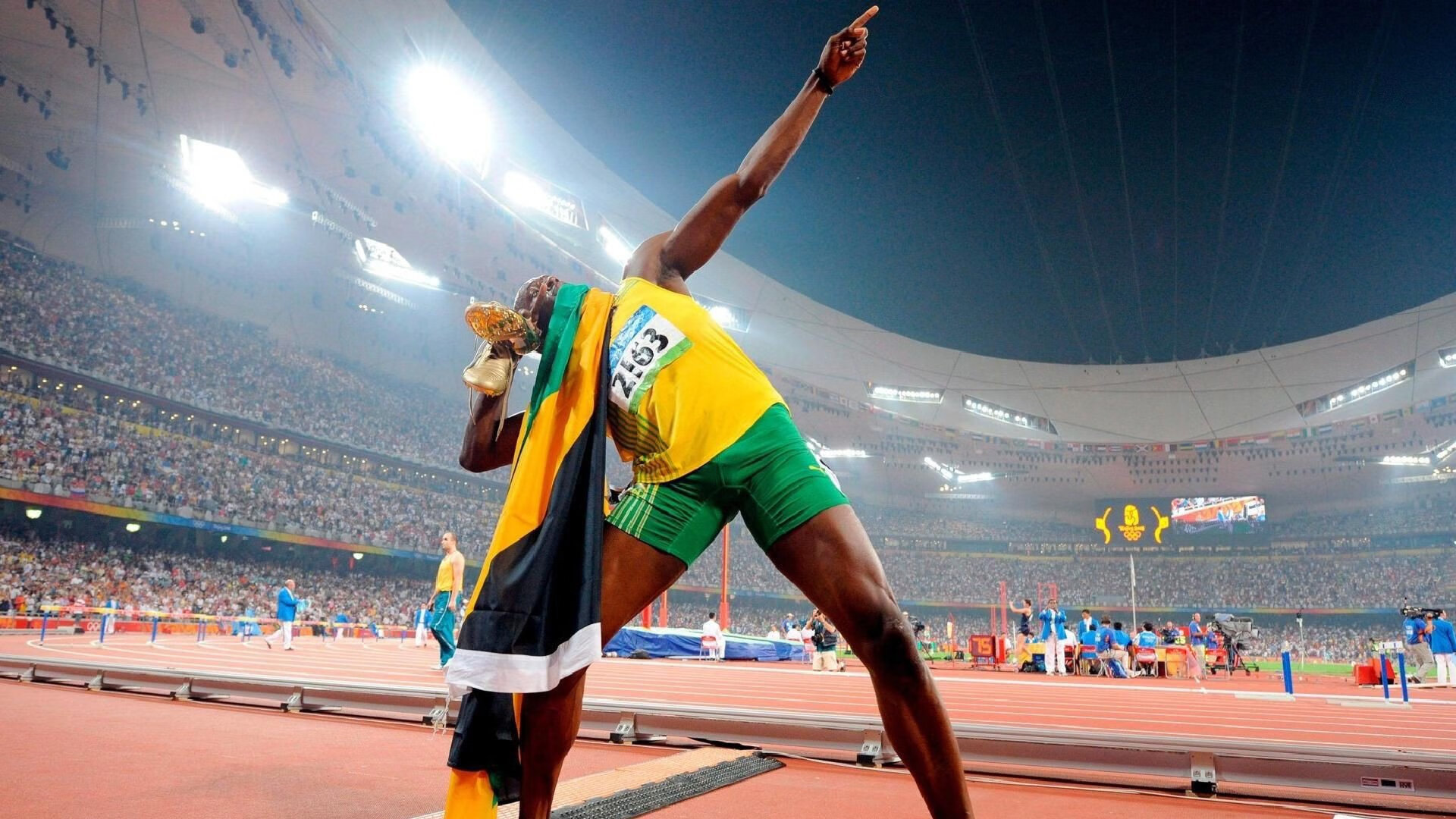 佩雷兹点燃赛场激情，梅赛德斯以压倒性优势完胜索伯车队