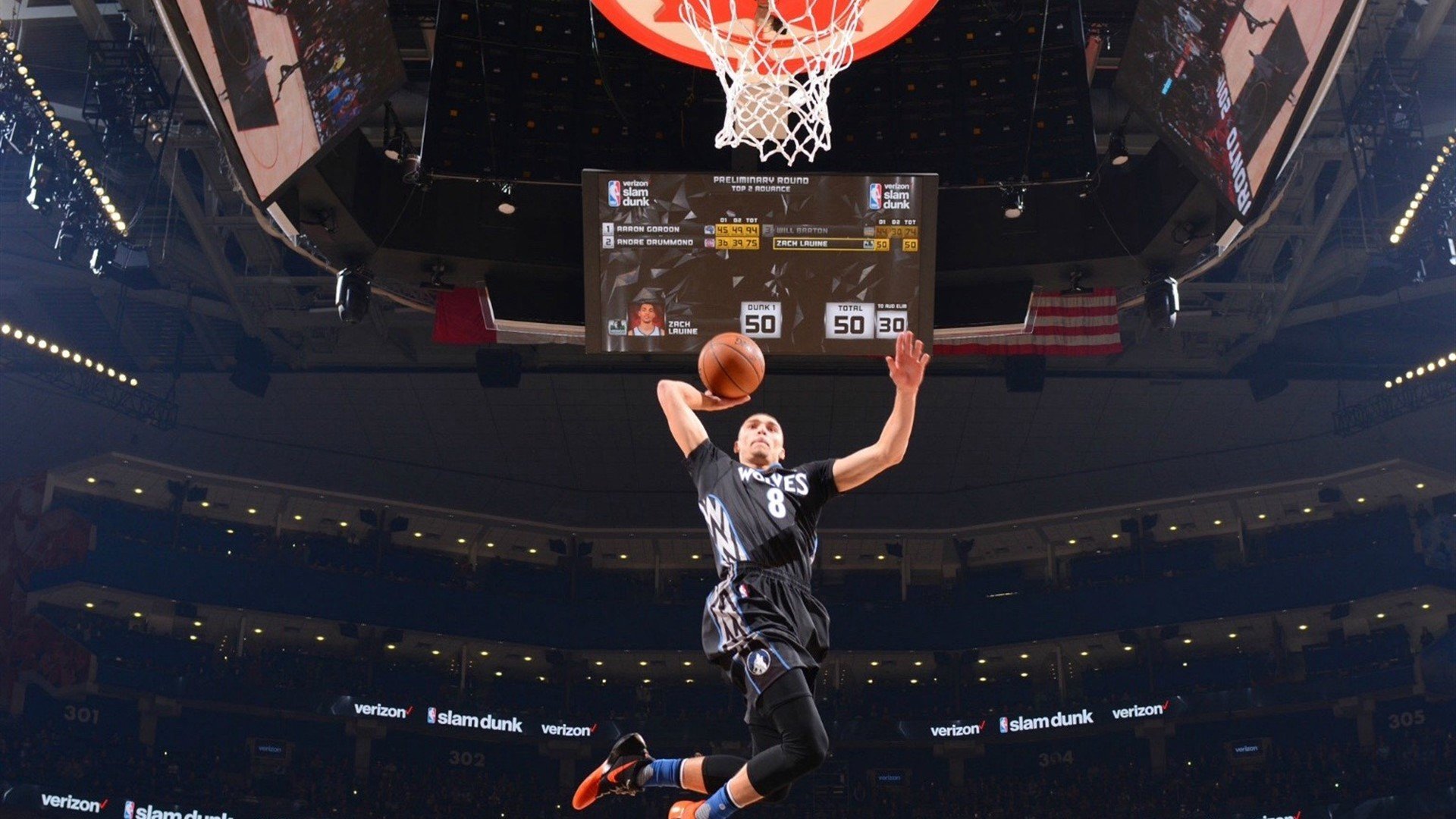 当闪电与火焰交织，克莱·汤普森，那个将NBA季后赛之夜变成永恒独白的男人